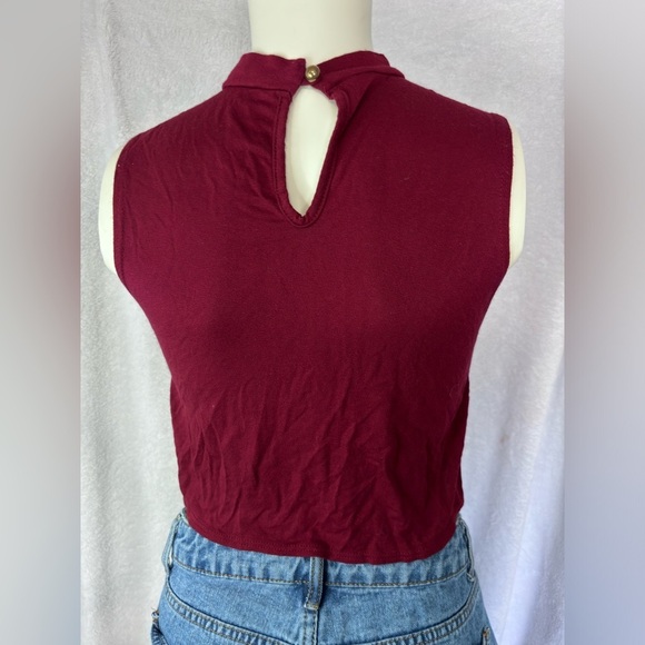 Sleeveless Crop Top Mock Neck Criss‎ Cross Front Burgundy Casual - Picture 2 of 3
